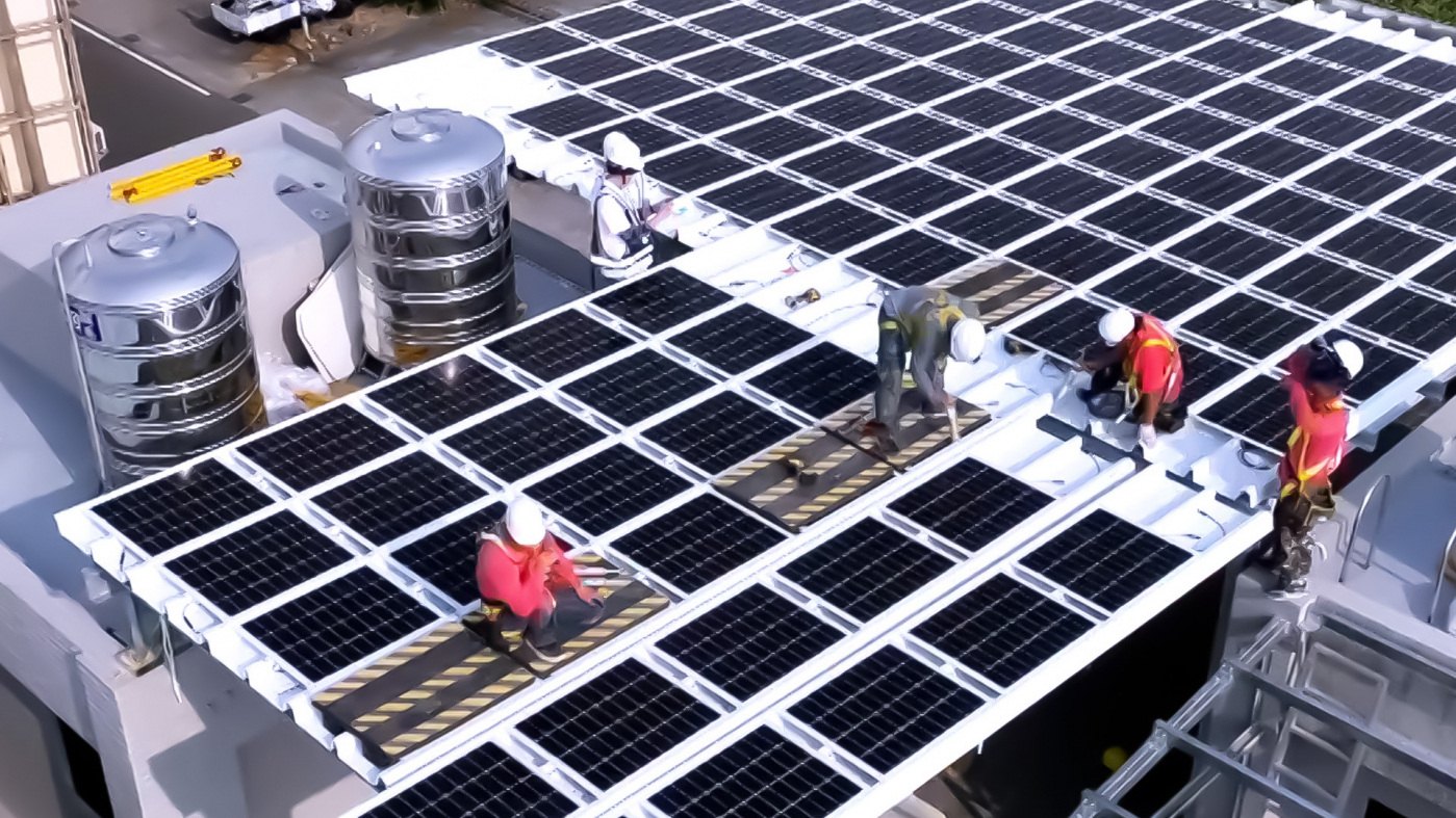 友達打造光電建築一體化整合建材，開發SunSteel光電整合型浪板，實現快速安裝、避免二次施工，讓屋頂光電躍升未來建物新標配。